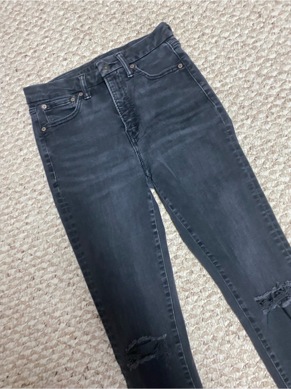 AMERICAN EAGLE DISTRESSED SUPER HIGH RISE JEGGINGS JEANS LUXE STRETCH - SIZE 8 - Picture 3 of 9